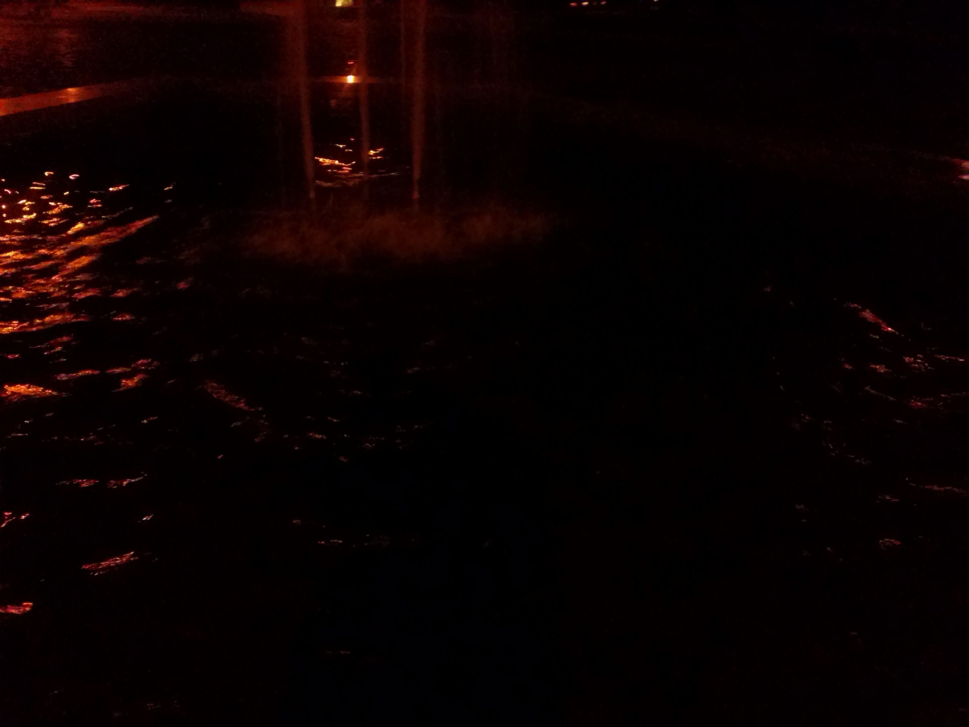 fontanna nocą w Świnoujscu