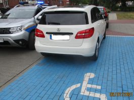 Świnoujście - Poszedł po Cole - zaparkował na miejscu dla osób niepełnosprawnych - zapłacił 500 zł