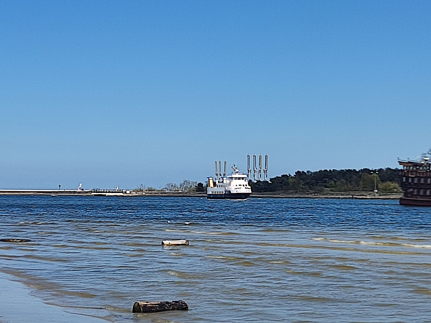 Świnoujście - Jeszcze 3 dni bezpłatne rejsy rejsy statkami do Latarni Morskiej oraz Fortu Gerharda